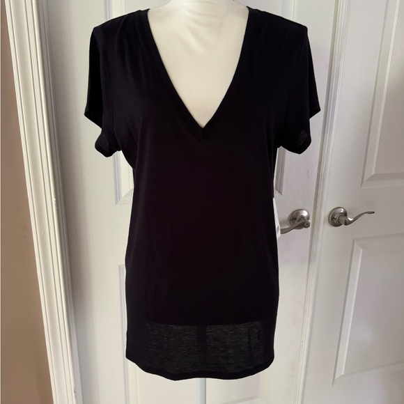 Vince Essential V Neck Tee. Size L. MSRP $80 - Picture 15 of 15